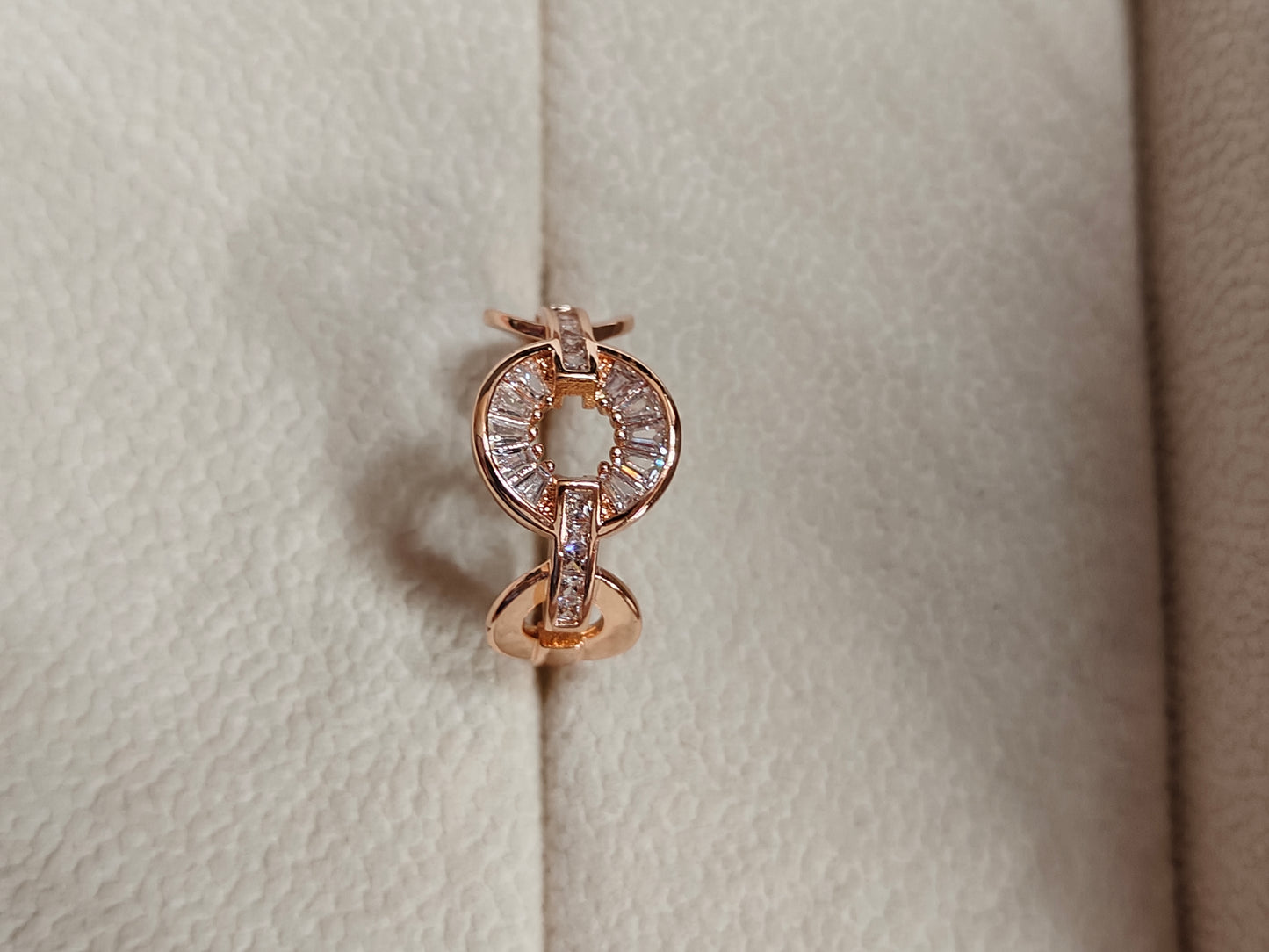 Eternal Link - Rose Gold & Baguette Diamond Ring