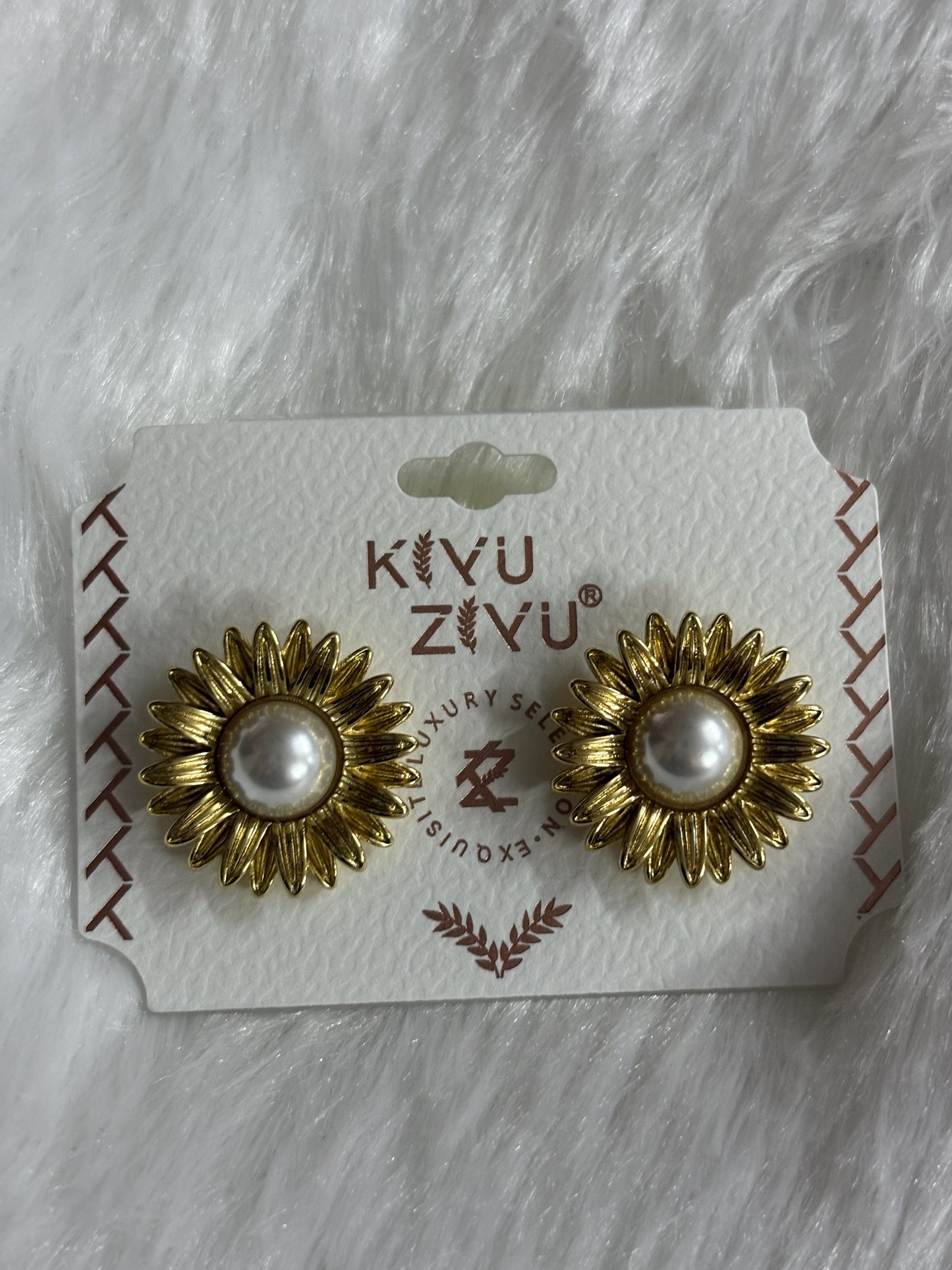 Vintage-Inspired Floral Pearl Studs