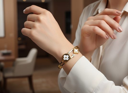 Chic Asymmetrical Clover Bracelet