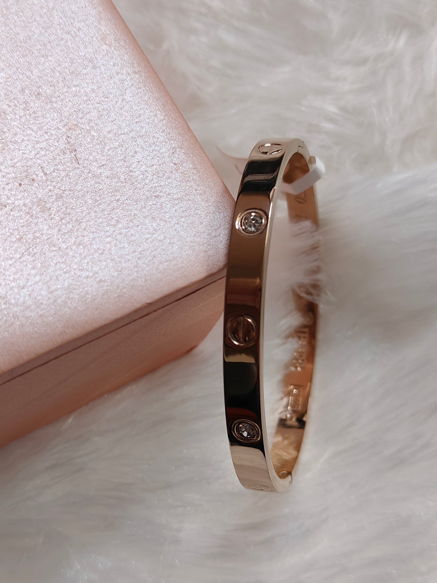 Timeless Screw Motif Bracelet