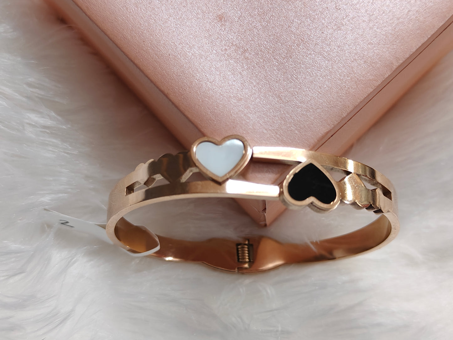 Chic Contrast Heart Bracelet